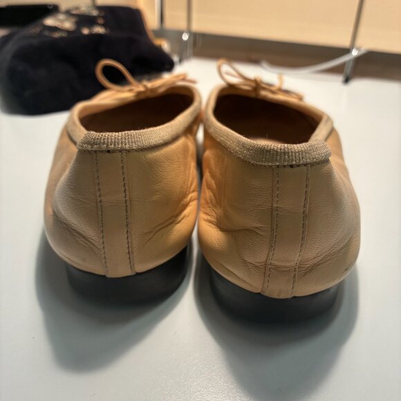 CHANEL Two-Tone cap toe Beige and Black Ballerina flats - Picture 9 of 14